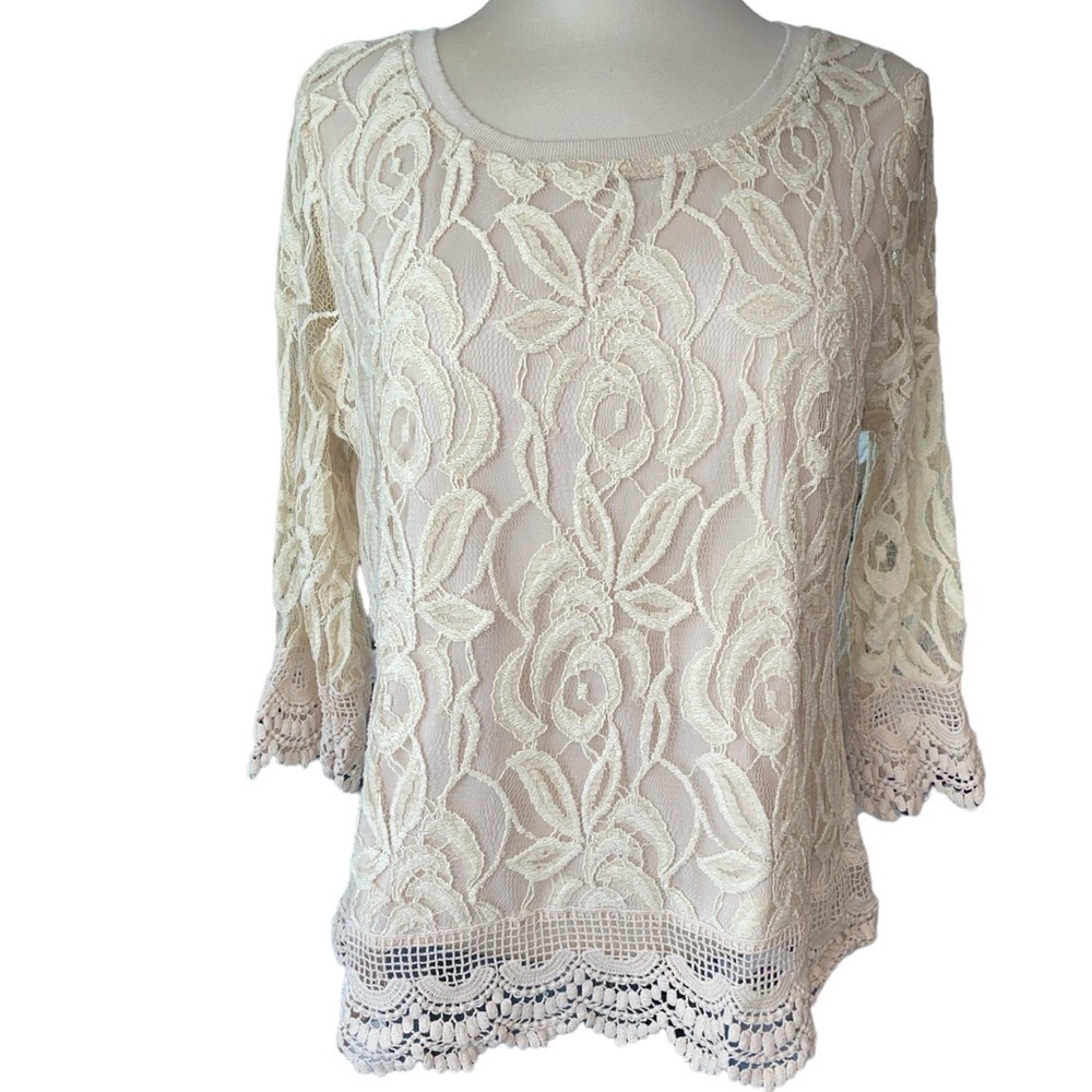 Lauren Michelle sweater lace front 3/4” length lace sleeves round neckline Sz L